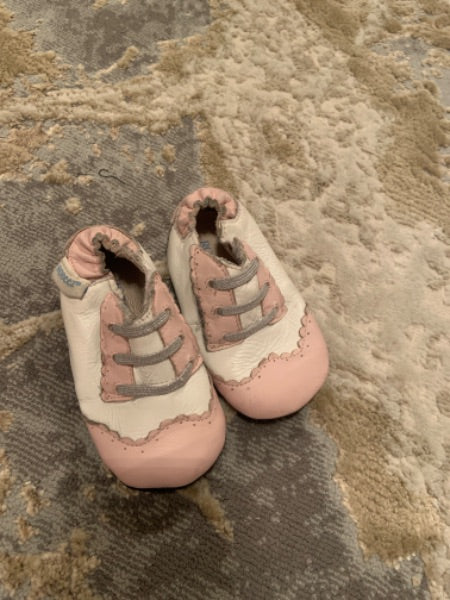Robeez size 9-12m  pink and white slip on, Shoes 3 (Baby: 0-12 mth)