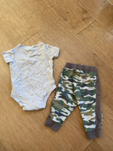 9 month Carters Camo Outfit, Kids 9 Month (6-9M)