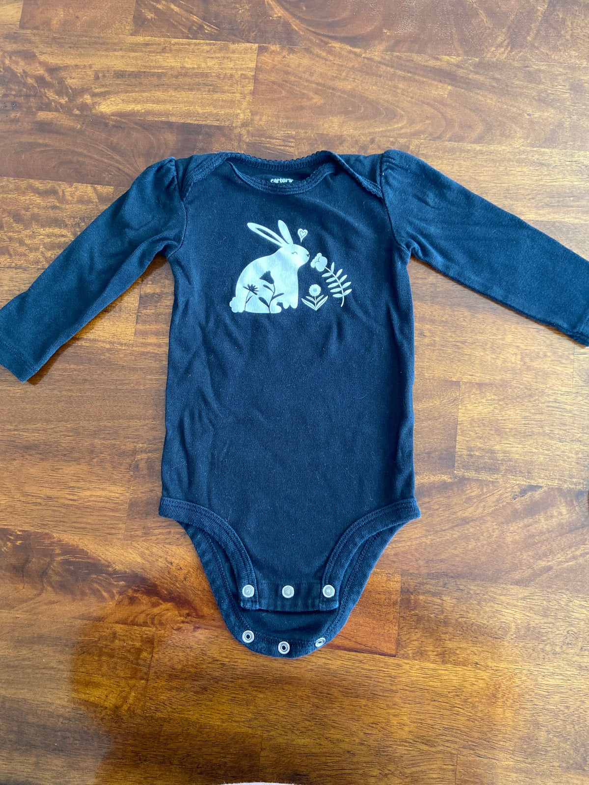 Carter’s B&W three piece outfit 9 months, Kids 9 Month (6-9M)
