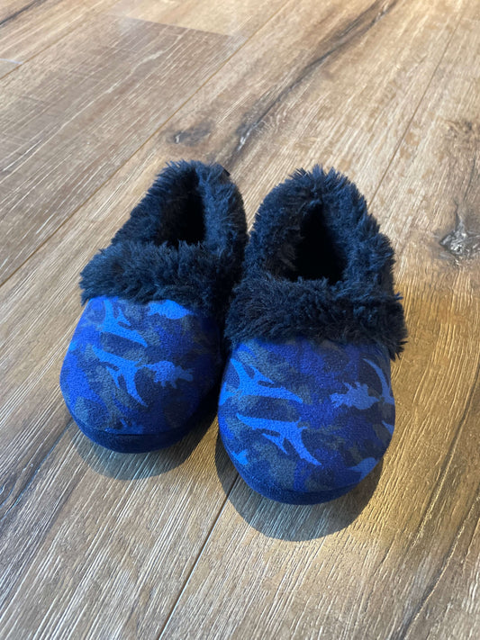 Toddler boys slippers size 6-7, Shoes 6 (Walkers:12-24 mth)