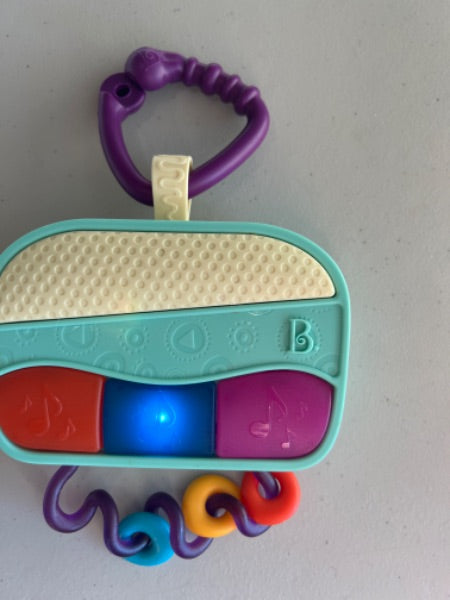B baby piano rattler where keys light up no sound