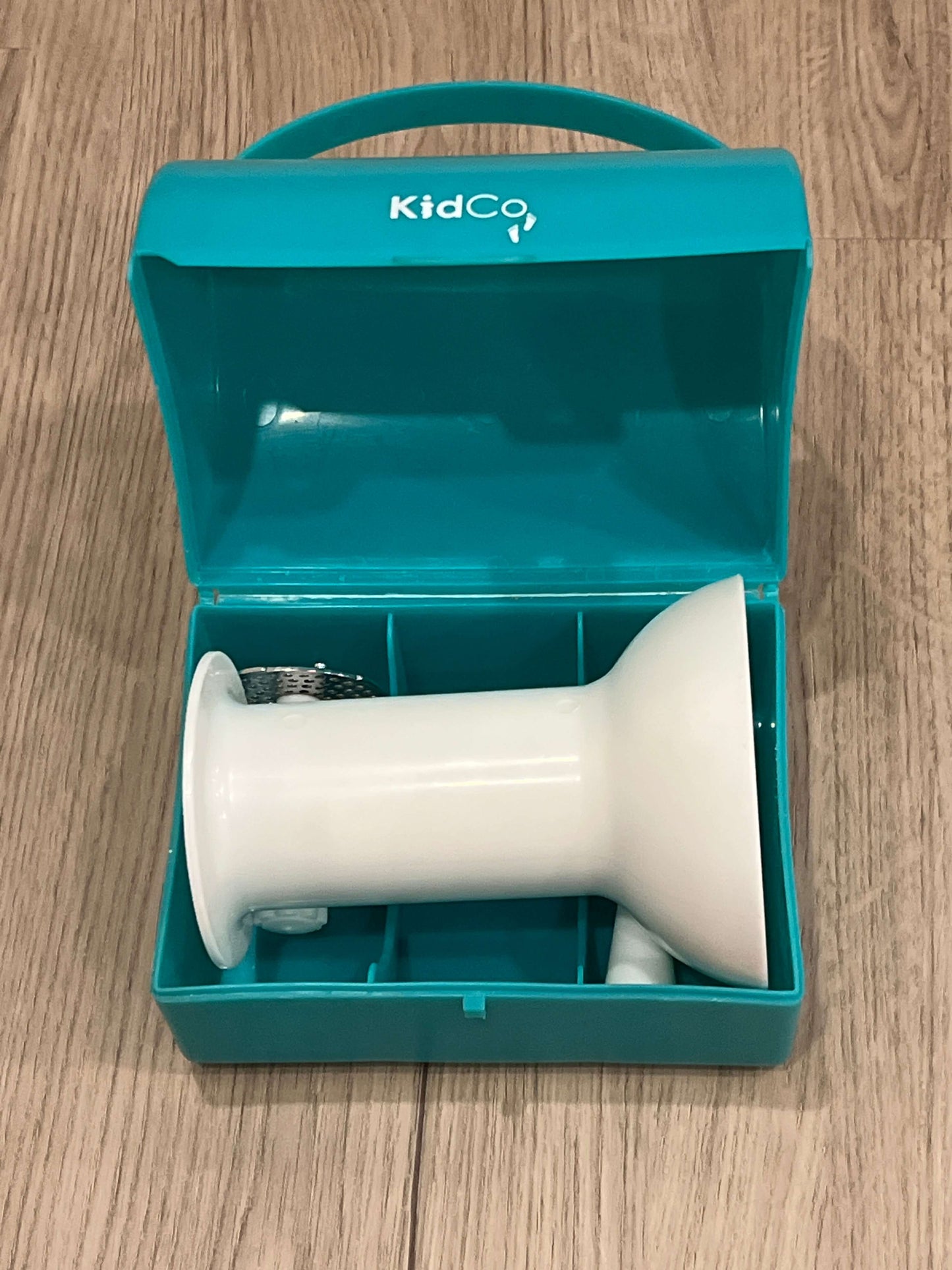 KidCo Travel Manual Baby Food Mill with Carry Case, Very Good Used Condition (VGUC)