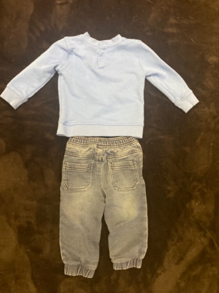 Size 12-18 month Dino sweatshirt and jeans. Joe fresh, Kids 18 Month (12-18M)