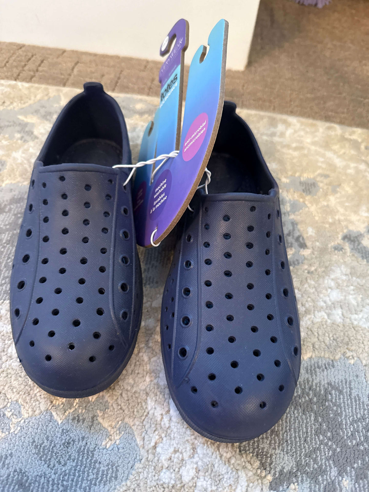 Totes size 11-12 navy shoes, Shoes 12 (Toddler:2-4yr)
