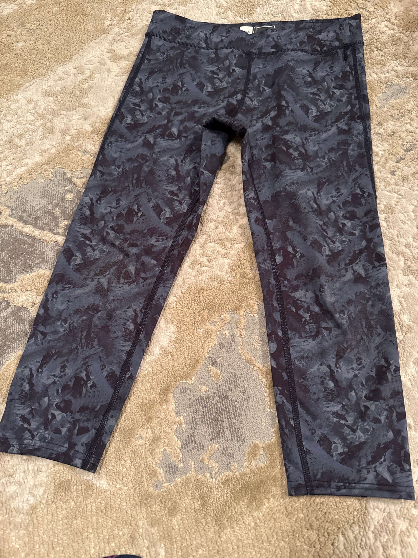 Lole  size 14-16  athletics capri