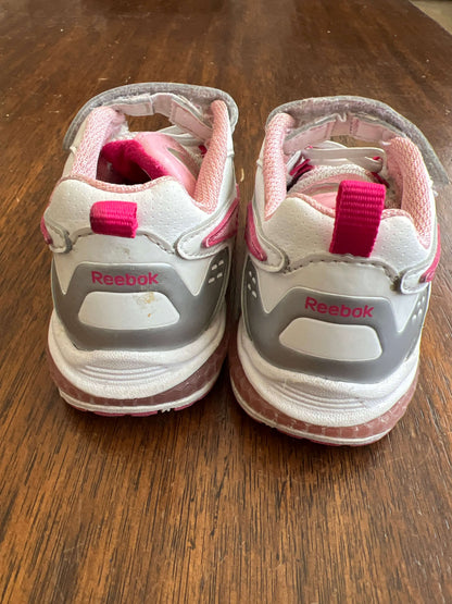 *Reebok pink  and white sneakers size 4.5 light up, Shoes 4.5 (Walkers:12-24 mth)