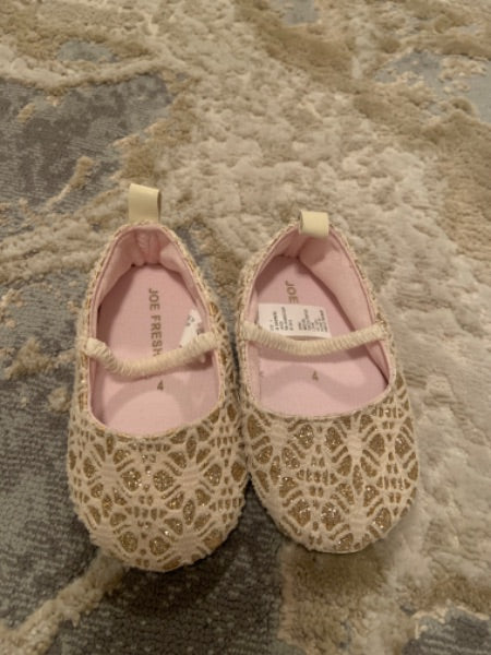 Joe fresh  size 4 infant gold fabric slip on dressy shoes, Shoes 4 (Baby: 0-12 mth)
