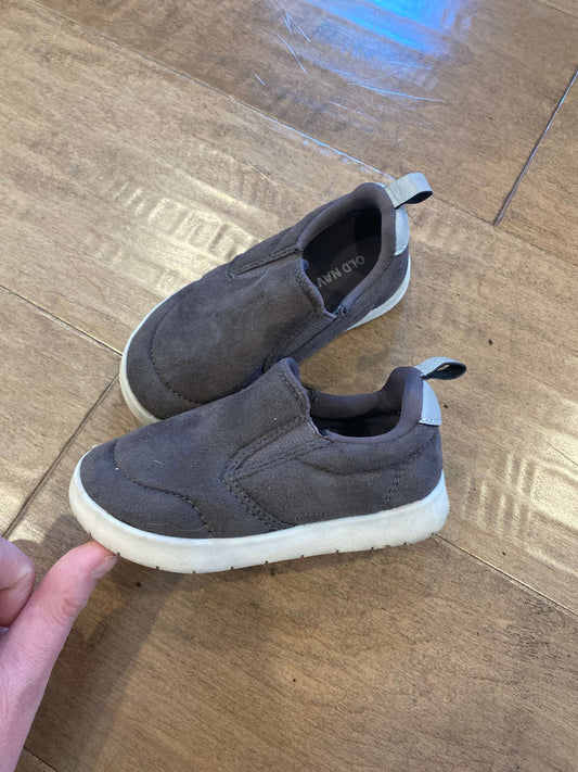 Slip on Old Navy Shoes size 6T, Shoes 6 (Walkers:12-24 mth)