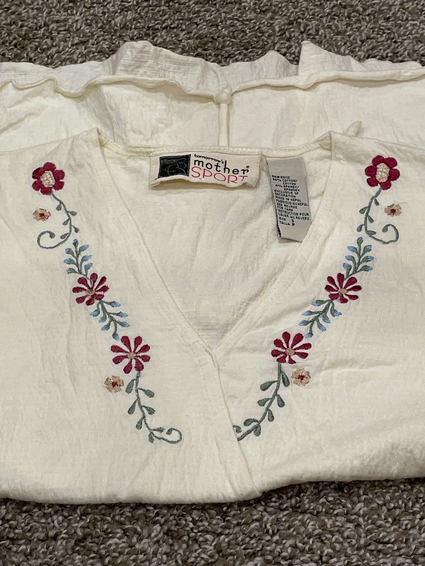 Tomorrow’s Mother, Cream colour, Maternity V-Neck Top with floral embroidery, 3/4 sleeves, size Small, VGUC, Maternity S (4-6)