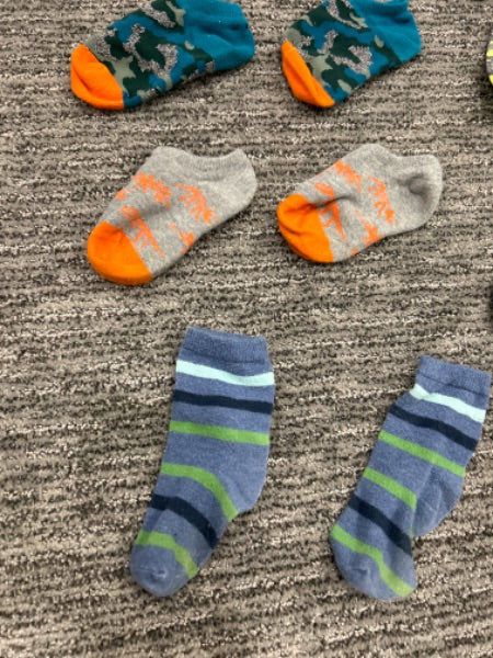 9 pairs of preloved boys age 2-3 socks