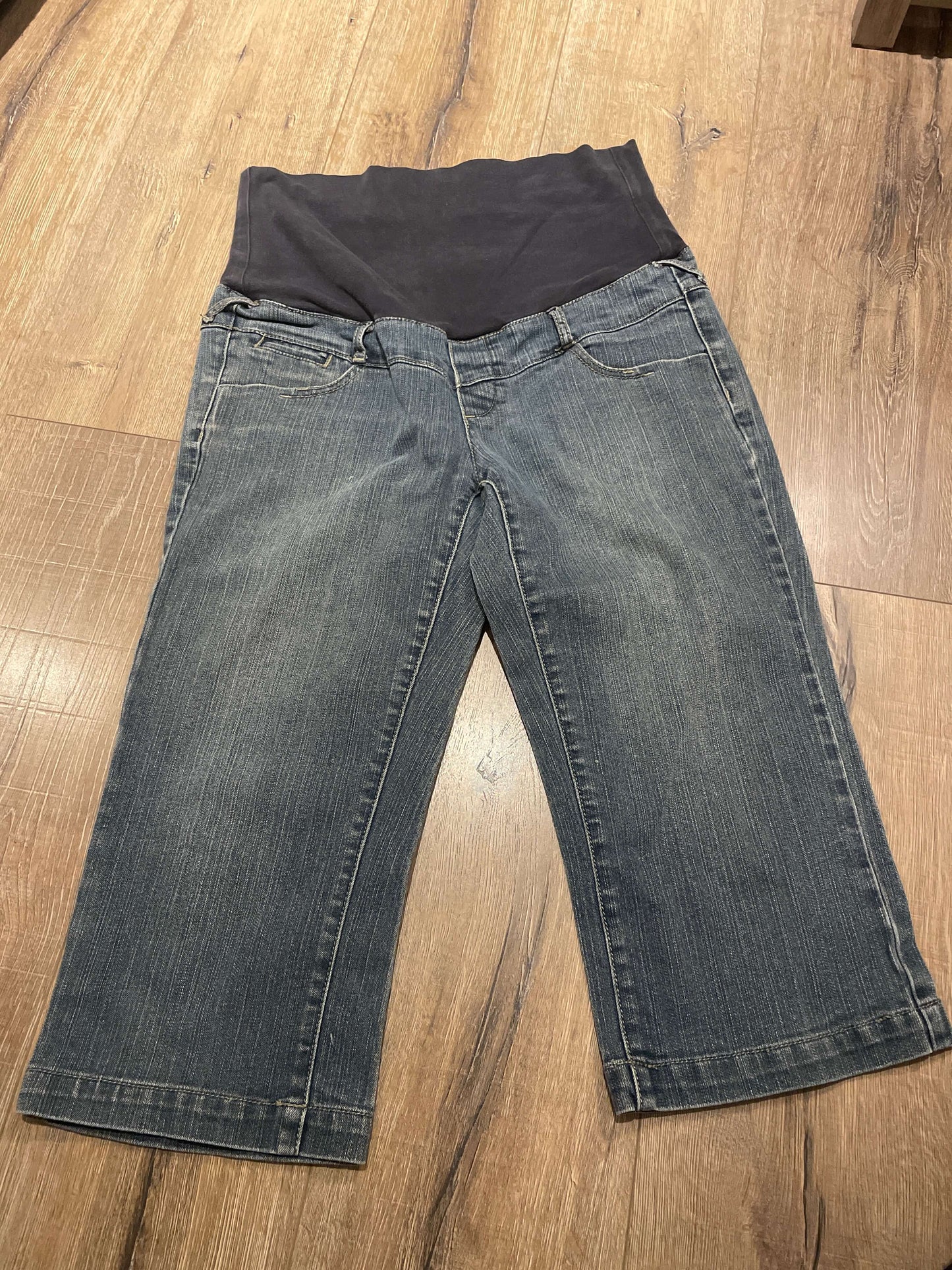 Maternity capri jeans, Maternity M (8-10)