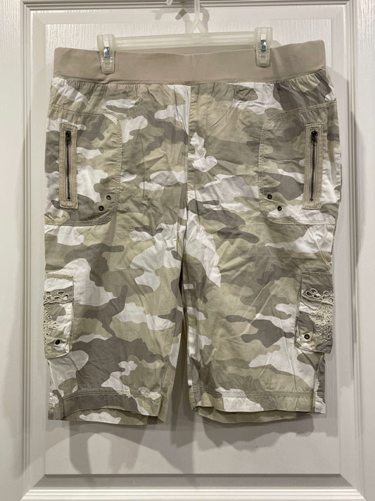 EUC, Motherhood Camo Capris, size Large, Maternity L (12-14)