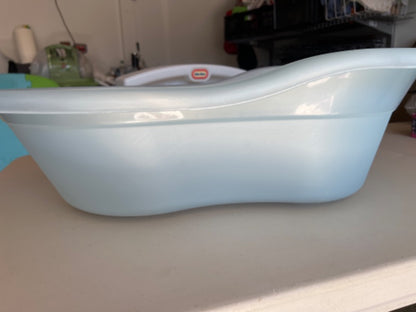 *Winnie the Pooh bath tub