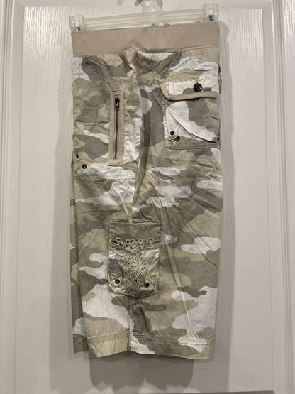 Motherhood Maternity, Camo Capris, size Large, EUC, Maternity L (12-14)