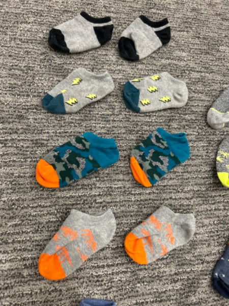 9 pairs of preloved boys age 2-3 socks