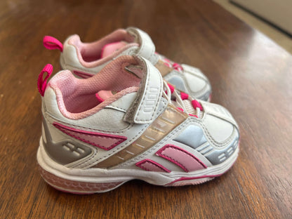 *Reebok pink  and white sneakers size 4.5 light up, Shoes 4.5 (Walkers:12-24 mth)