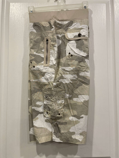 EUC, Motherhood Camo Capris, size Large, Maternity L (12-14)
