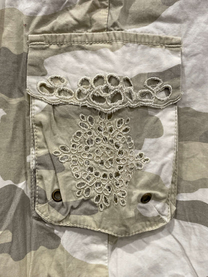 EUC, Motherhood Camo Capris, size Large, Maternity L (12-14)