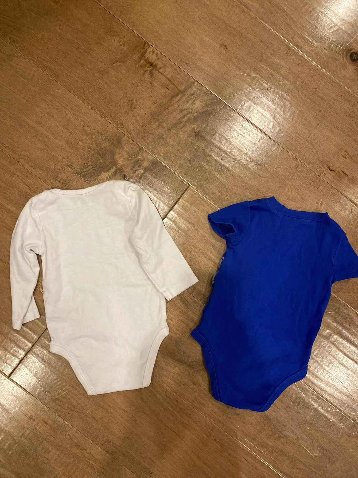 Set of 2 9 month Carters tops, Kids 9 Month (6-9M)