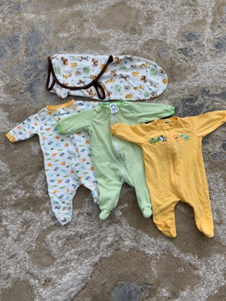 Gerber size 0-3 m neutral colour sleepers + swaddle me sack, Kids 3 Month (0-3M)
