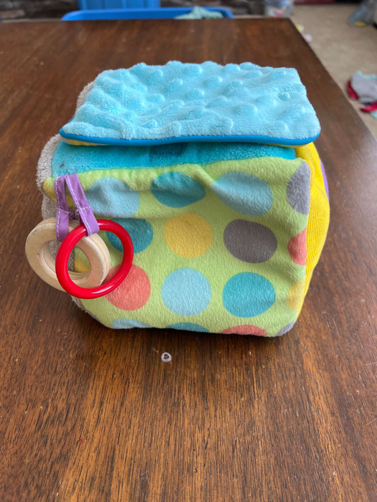 Baby sensory toy cube plush