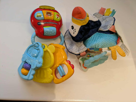 2 baby toys (vibrating bird and keys)